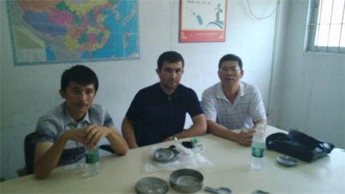 国外客户来美科美洽谈发热盘定制业务